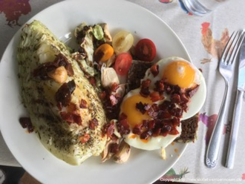 Spidskål grillet, med spejlæg til