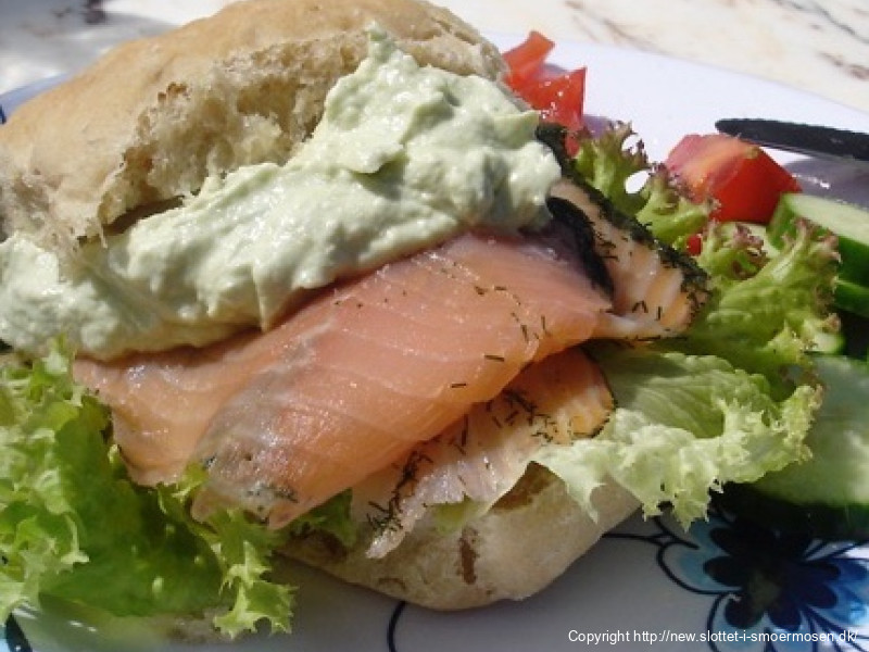 Laks med avocadocreme