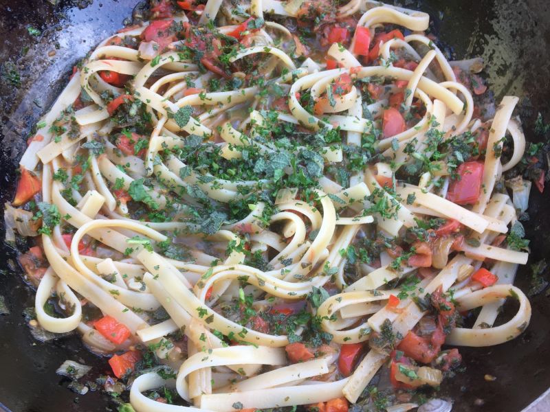 Pastaret med grønkål og tomater